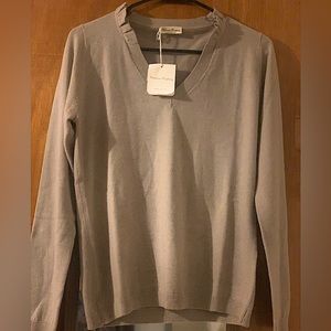 Cashmere Company V-neck sweater - never worn - tags still attached